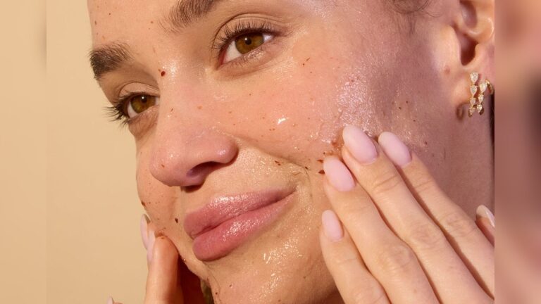 Morning Vs Night Skincare Routine: What Changes? Expert Tips Revealed